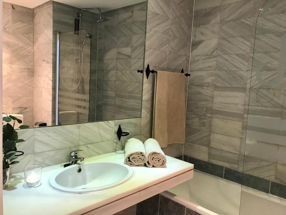 Ferienwohnung Large And Elegant In Puerto Banus With Pools And Paddle Marbella Exterior foto
